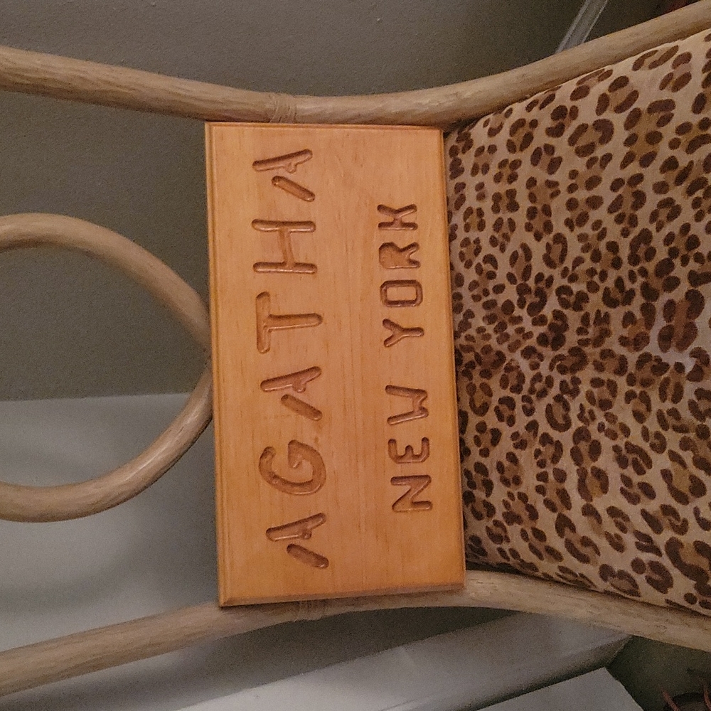 Meet your Posher, Agatha